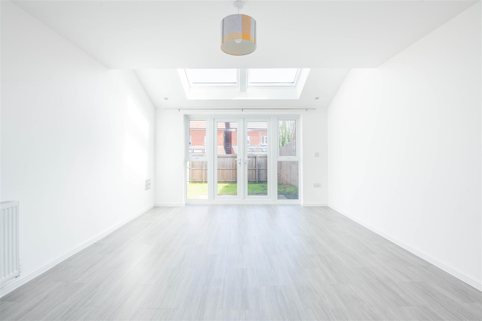 3 bed property in Loom Crescent, Preston
